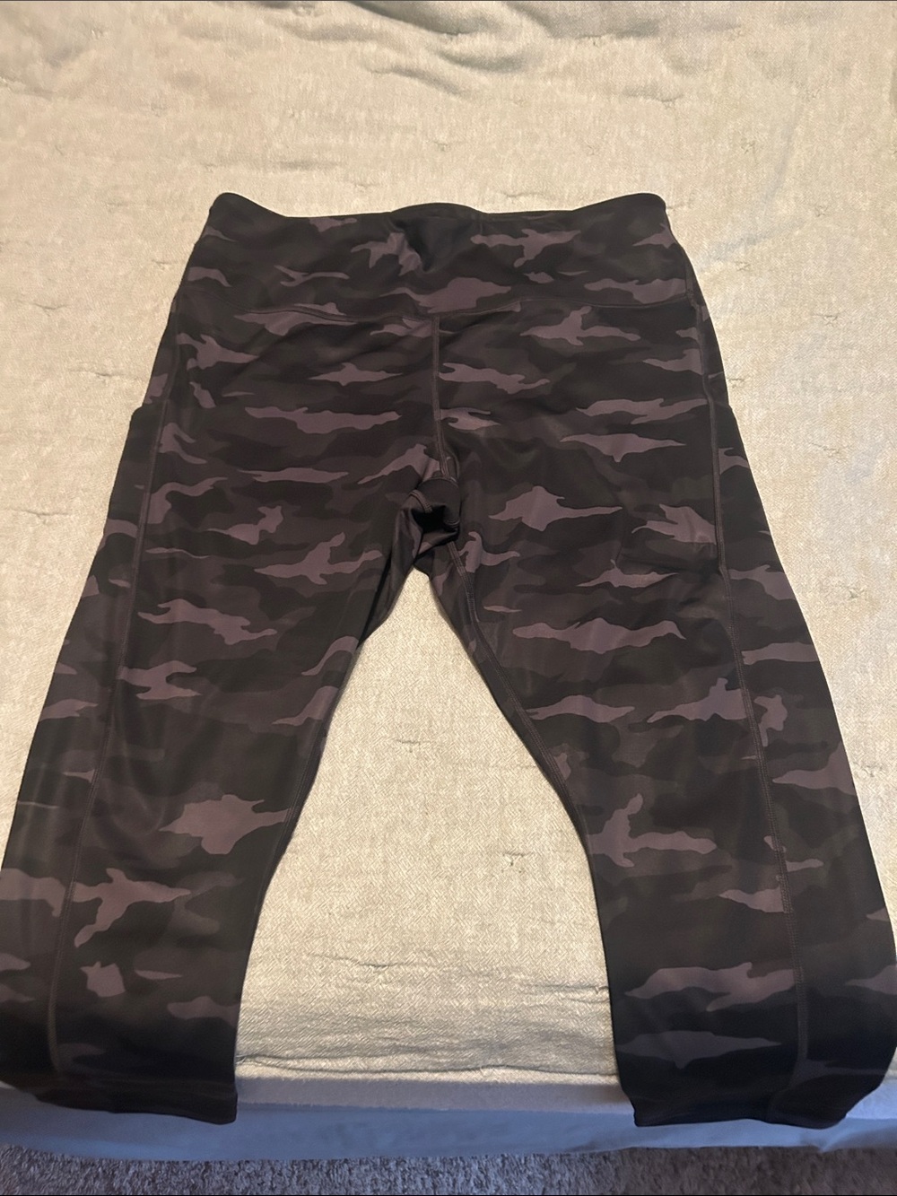 Size 2X Athleta Ultimate Camo 7/8 Tight- Style Leggings